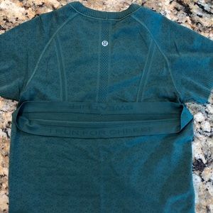 Lululemon short sleeve shirt